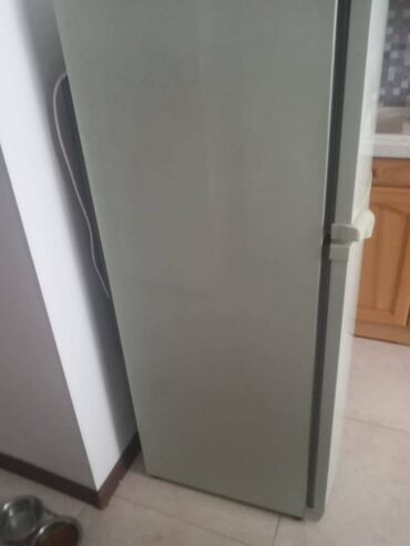 ищу холодильник: Холодильник Б/у, Двухкамерный, Less frost, 52 * 154 * 54
