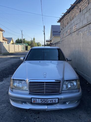 Mercedes-Benz: Mercedes-Benz W124: 1993 г., 3.2 л, Механика, Бензин, Седан