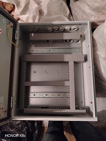 col qapıları: Metal elektrik paylayıcı/idarəetmə şkafı - Material: qalın polad — 2