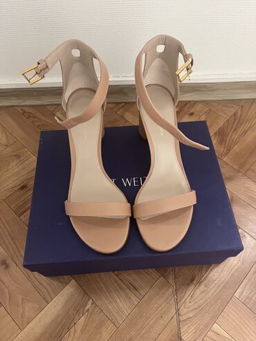 обувь женские бу: Туфли, 39, Stuart Weitzman, Б/у, цвет - Бежевый