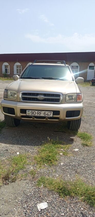 Hummer: Nissan Pathfinder SUV - Korpus rəngi: şampan/qızılı - Kuzov: 5 qapı