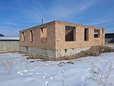 Продажа коттеджей и домов: Продается недостроенный дом(кирпич) г. Каракол, Саякбай конушу, Шаабай — 4