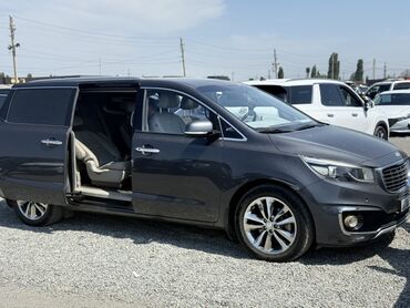 кухня на колесах: Минивэн Kia Carnival в темно сером цвете - Марка: Kia - Модель
