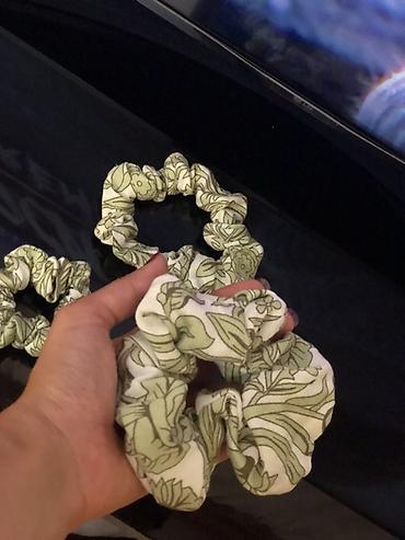 Aksesuarlar: Bitki naxışlı scrunchie saç rezinləri – 3-lü dəst 6 azn ( 1 ədəd 2 azn — 3
