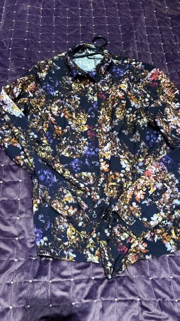 kişilər üçün göy köynəklər: - Məhsul: köynəyi - Dizayn: Tund goy əsas fon üzərində çoxrəngli çiçək at lalafo.az kişilər üçün göy köynəklər: - Məhsul: köynəyi - Dizayn: Tund goy əsas fon üzərində çoxrəngli çiçək