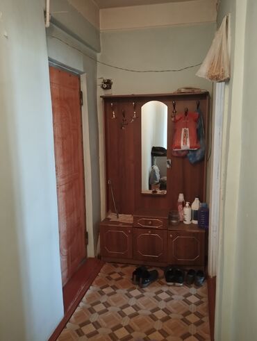 zığ kirayə: Şirvan şəhər Tofiq İsmayılov 10/34 ünvan 5/4 mərtəbəli binada 3 otaqlı