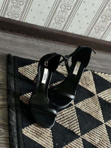 шанель шанс фреш: Туфли, 37, Zara, Колдонулган, түсү - Кара, Өзү алып кетүү