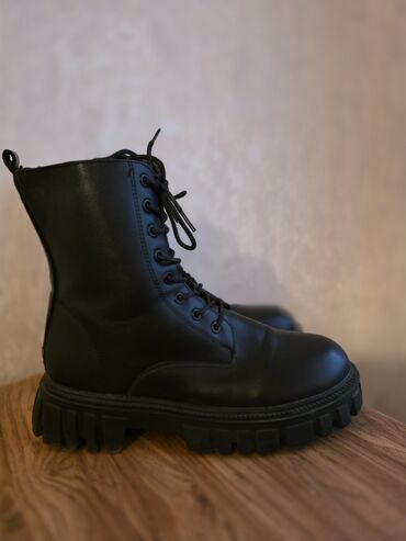 детские тапочки сапожки: Qara rəngli uniseks şnürlü hərbi üslub çəkmələr - Model: yüksək