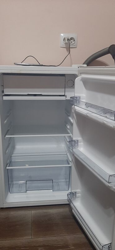 холодильники двух камерные: Холодильник Avest, Б/у, Винный шкаф