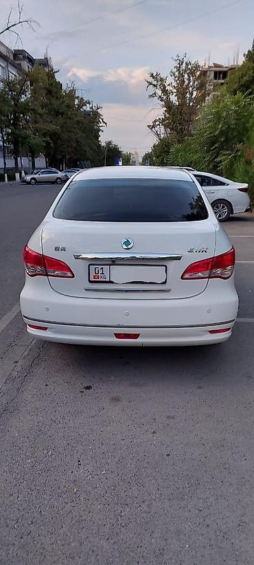 Другие автомобили: Белый седан Донг Фенг Е 11 К предназначенный для комфортного — 9