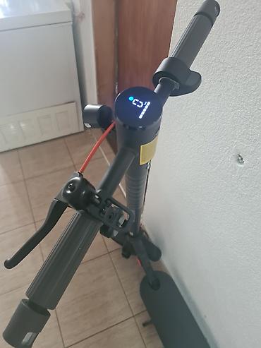 Električni trotinet Xiaomi (serija Mi/Essential/Pro – crni) - Moderan