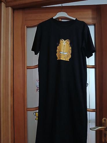 böyük donlar: Qara rəngli əla vəziyyətdə uzun t-shirt/kofta-kleid. Ön hissədə — 1