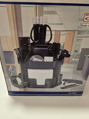 Qadın şalvarları: Bu dəstə müxtəlif üslublu dörd qadın şalvarı və bir qara ətək — 53