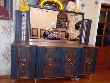 metbex aboylari 2023: Qonaq otağı dəsti 3 ildi alınıb ağır materialdi problemi yoxdur stol