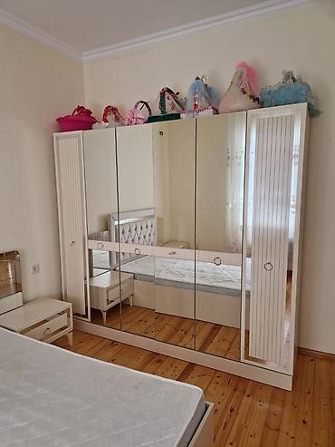 ağ divan: Mebel dəsti – qonaq və yataq otağı üçün tam komplekt Qonaq otağı: - — 5