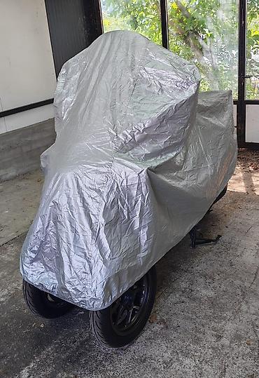 prodaja skutera 50 kubika: Na prodaju motor Yamaha Tricity 300 (MWD 300) koji se moze voziti sa B — 4