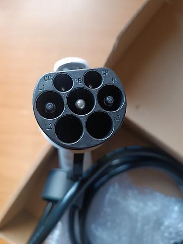 Avtomobil akkumulator zaryadkalari: AC Type 2 konnektor Xüsusiyyətlər: 220–240V AC məişət rozetkası - — 3