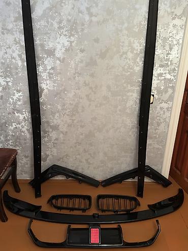 Digər kuzov detalları: BMW üçün eksteryer body kit dəsti Məzmun: - Qara parlaq ön böyrək — 2