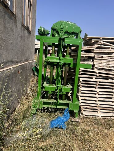 станок для изготовления ключей цена: Продам станок для производство пескаблоков 100 поддонов и 2 матрица на