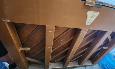 Пианино: В хорошем состоянии. Нужна настройка, и пару клавиш зависает. Торг — 4