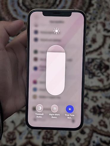 oppo reno 10: Apple iPhone Pro в светлом золотисто-серебристом цвете. Смартфон АКБ — 8