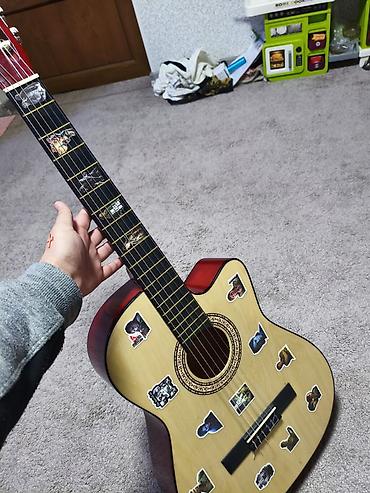 gitara qiymeti: Klasik gitara satilir. Ciziltisi falan yoxdur. İcinden acar ilede — 4