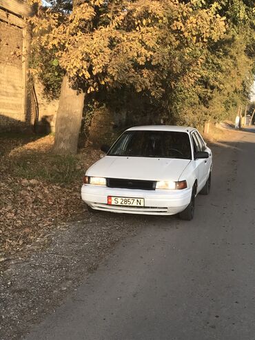 советские машины: Mazda 323: 1997 г., 1.8 л, Механика, Бензин, Седан