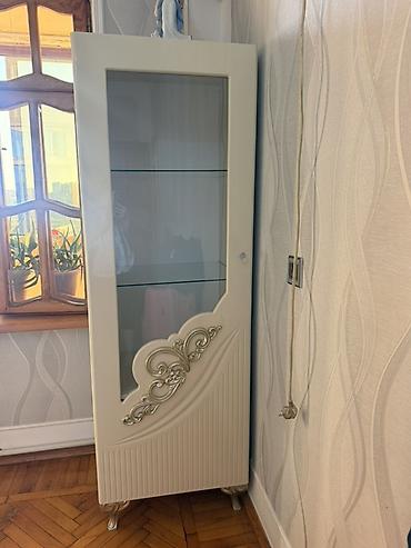 Şüşəli dolab vitrini, İşlənmiş, Ünvandan götürmə