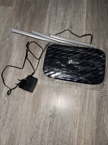 Modemlər və şəbəkə avadanlıqları: TP-Link simsiz router, evdə və ya ofisdə internet bağlantısı yaratmaq