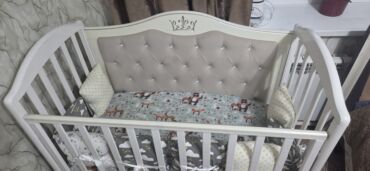 развивающий коврик с бортиком: Манеж-кровать, Б/у, С комодом, Дерево