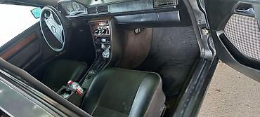 Mercedes-Benz: Mercedes-Benz E 250: 2.5 l | 1994 il Sedan — 17