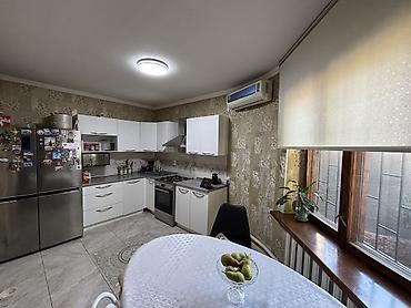 Үйлөрдү сатуу: 5 бөлмө, 112 м², 4 соток, Бишкек, Ала-Тоо аянты Менчик ээси — 7