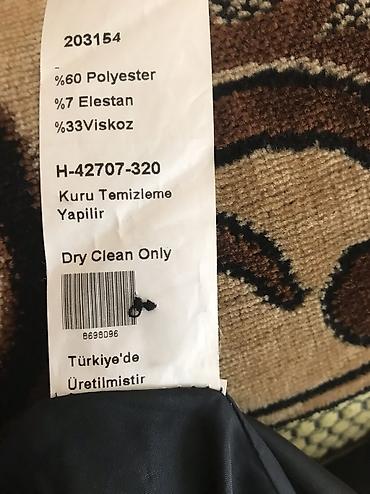 Dəstlər, kostyumlar: Qadın kostyumu tünd göy rəngdə. 40 ölçü — 4