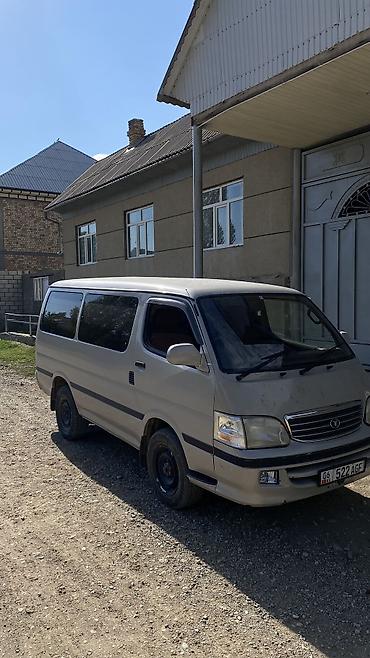 ниже: Toyota Hiace: 2002 г., Автомат, Бензин, Минивэн — 3