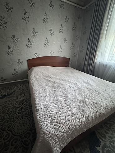 с мебелью: Двуспальная кровать, Б/у, С матрасом, длина - 200 см — 1