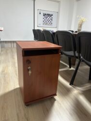 офисная мебель баку: Klidi olan balaca şkaf satılır