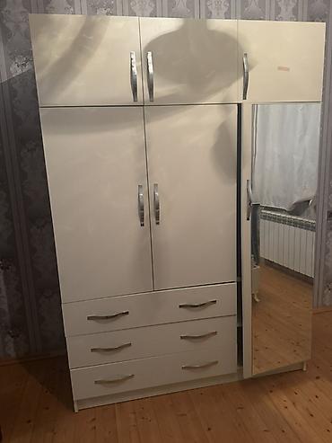 avropa qapi: Ağ rəngli, parlaq səthli, çoxfunksiyalı yataq otağı dolabı. - — 3