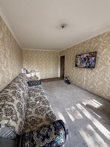 продаю 2х команатную квартиру в 7 мкр: 2 бөлмө, 44 кв. м, 104-серия, 4 кабат, Косметикалык ремонт