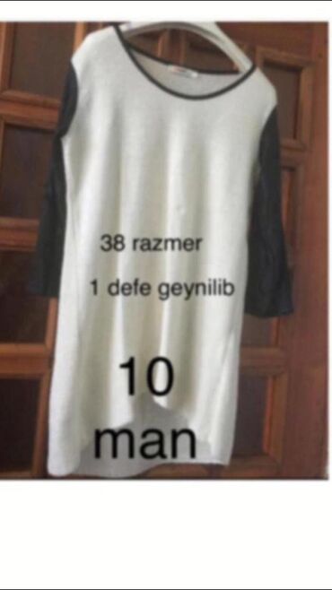 Dəstlər, kostyumlar: Qadın/yeniyetmə üçün 4 ədəd üst geyimi dəsti 1) Qara trikotaj bluz — 7