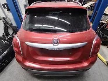 sa staklom: Fiat 500x Cross gepek vrata kod boje 831. Fiat 500x Cross gepek vrata — 1