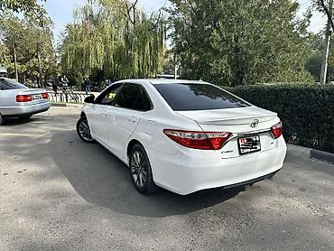 ош авто базар: Toyota Camry - Просторный 5‑местный седан с тканево‑кожаной отделкой — 8