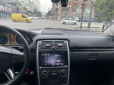 mersedes b klass: Mercedes-Benz B 180 – ağ rəngli, 5 qapılı kompakt hetçbek. İdeal — 5