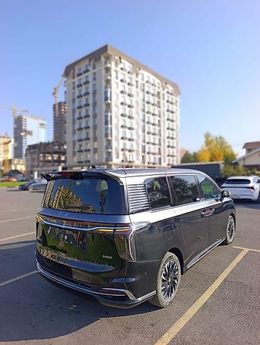автоком: Премиум класс Минивэн Hongqi HQ9 📆 Год: 2023 11 🚙 Комплектация — 6