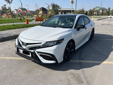 срочно продается машина: Toyota Camry: 2020 г., 2.5 л, Типтроник, Бензин, Седан