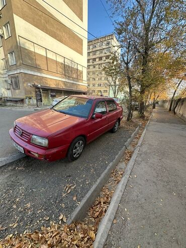 винтовой домкрат: Volkswagen Vento: 1993 г., 2 л, Механика, Седан