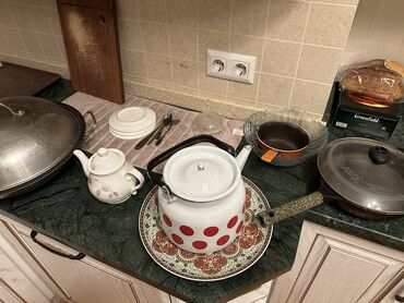 продаю посуду: Продаю чайник, тарелку, салатницу, сковороду и казан, все вместе по