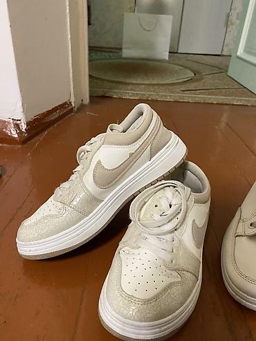 кеды обувь: Кроссовки, 38, 39, Nike, Б/у, цвет - Бежевый, Самовывоз — 1