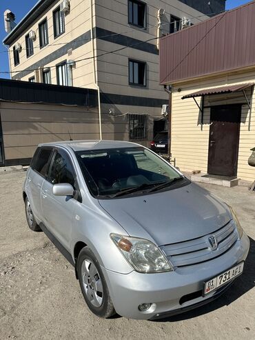 машина мало литровка на рассрочку: Toyota ist: 2003 г., 1.3 л, Автомат, Бензин, Хетчбек