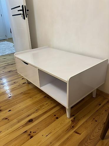 Sifarişlə jurnal masaları: Düz masa, Açılmayan, Təkərsiz, Parlaq laminat — 2