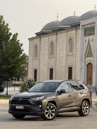 купить резину зимнюю в рассрочку: Toyota RAV4: 2019 г., 2.5 л, Автомат, Бензин, Кроссовер